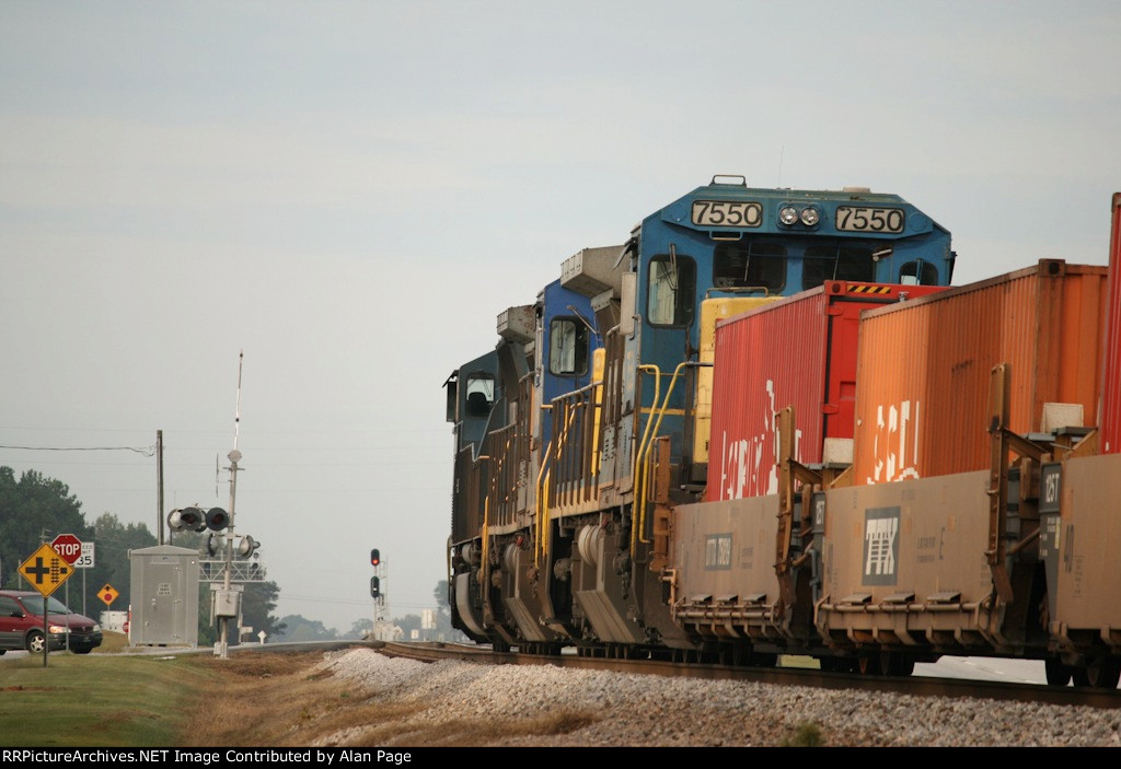 CSX C40-8 7550 runs third